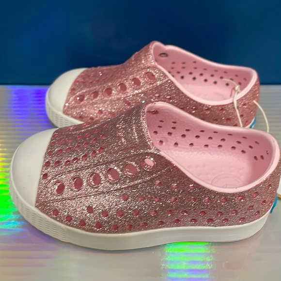 Native NWT baby girl size 4 milk pink bling sparkle shoes. - Picture 4 of 8